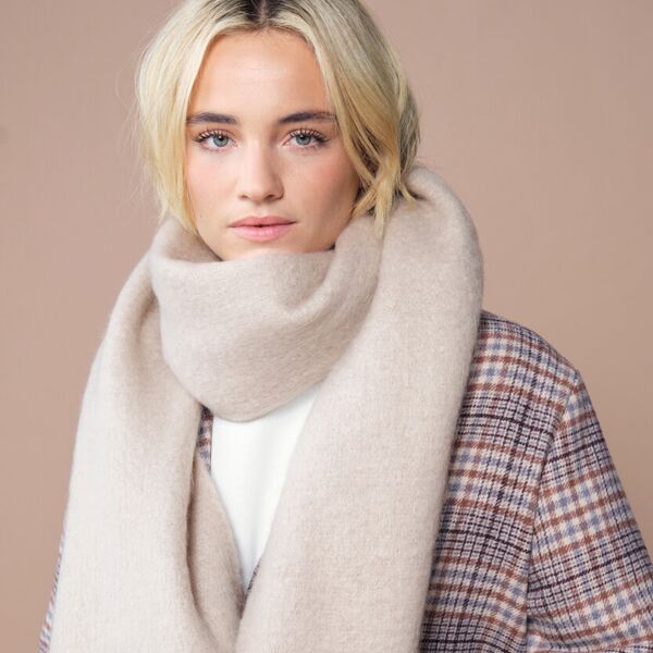 Fluffy scarf Thumbnail